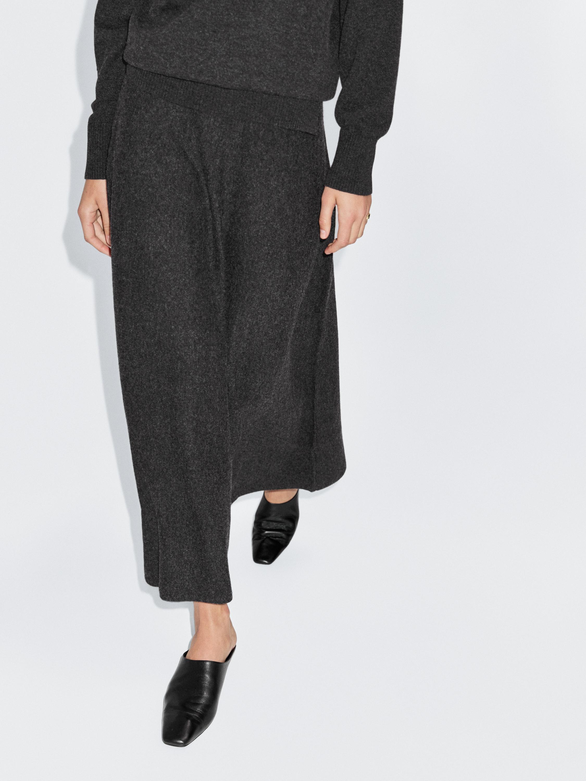 Long flared wool blend knit skirt